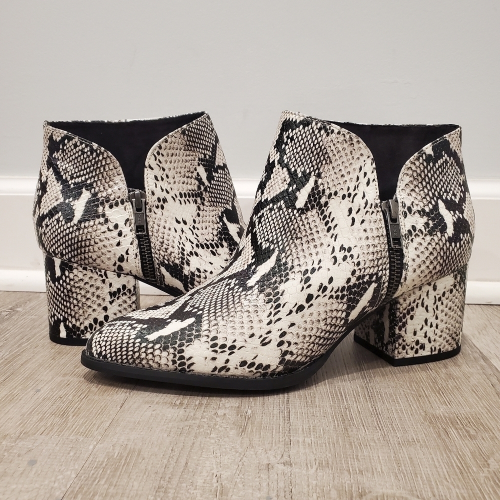NEW Seychelles Chaparral Leather Snake Print Ankle Boots